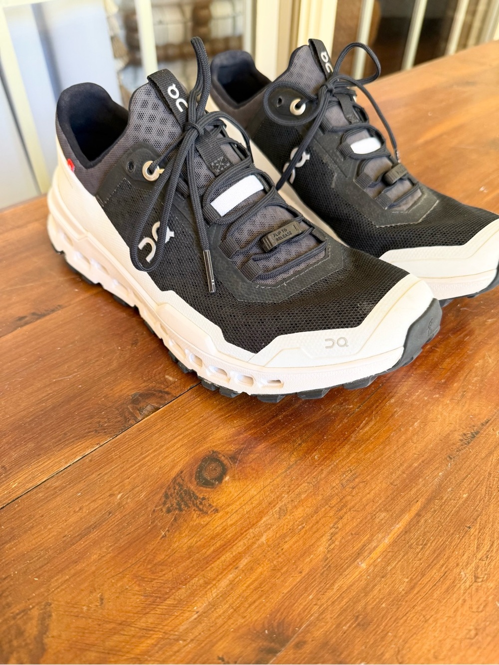 On Running Cloudultra Black/White Trail Sneakers